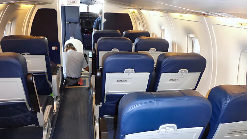 Dornier 328-100: Blue cabin seating