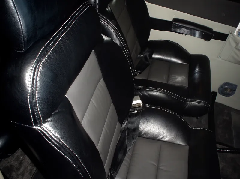 Piper Arrow: Black and grey leather